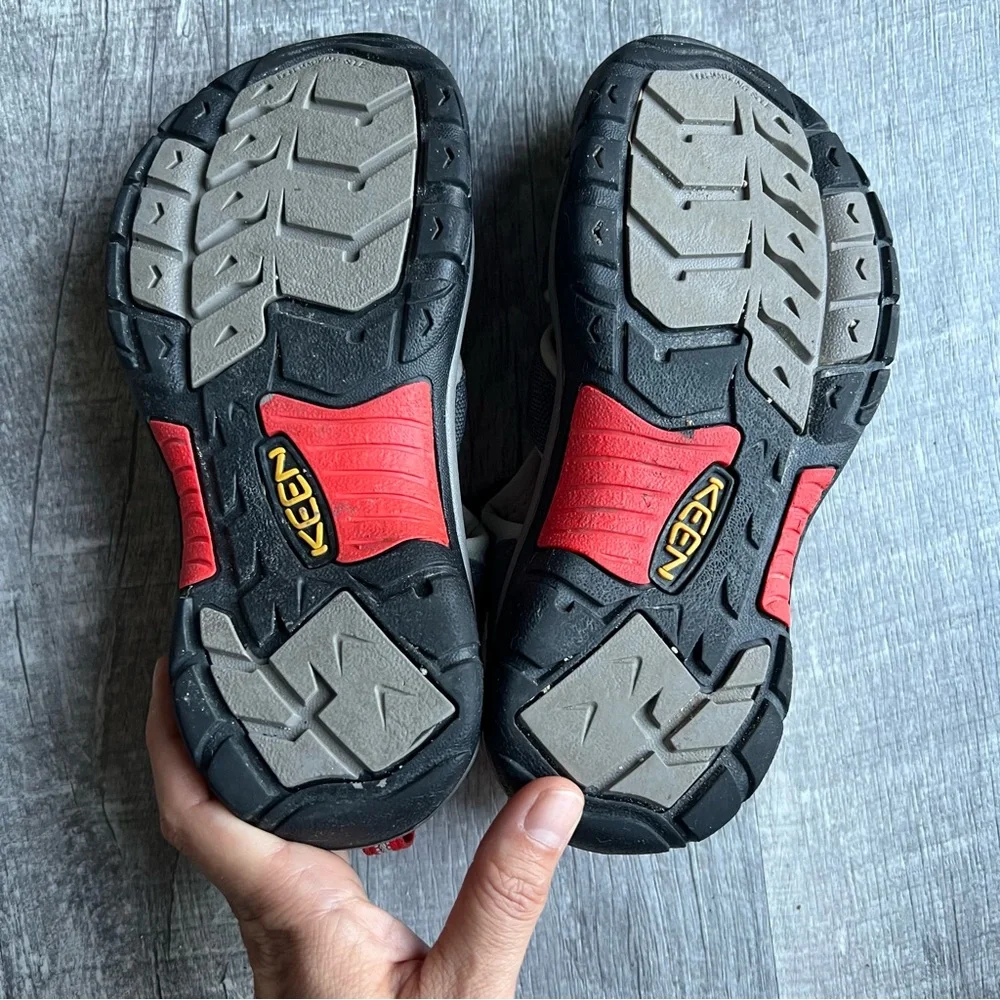 KEEN Kids Sandals Size 2 Gray Red Outdoor Water Shoes Boys Girls
